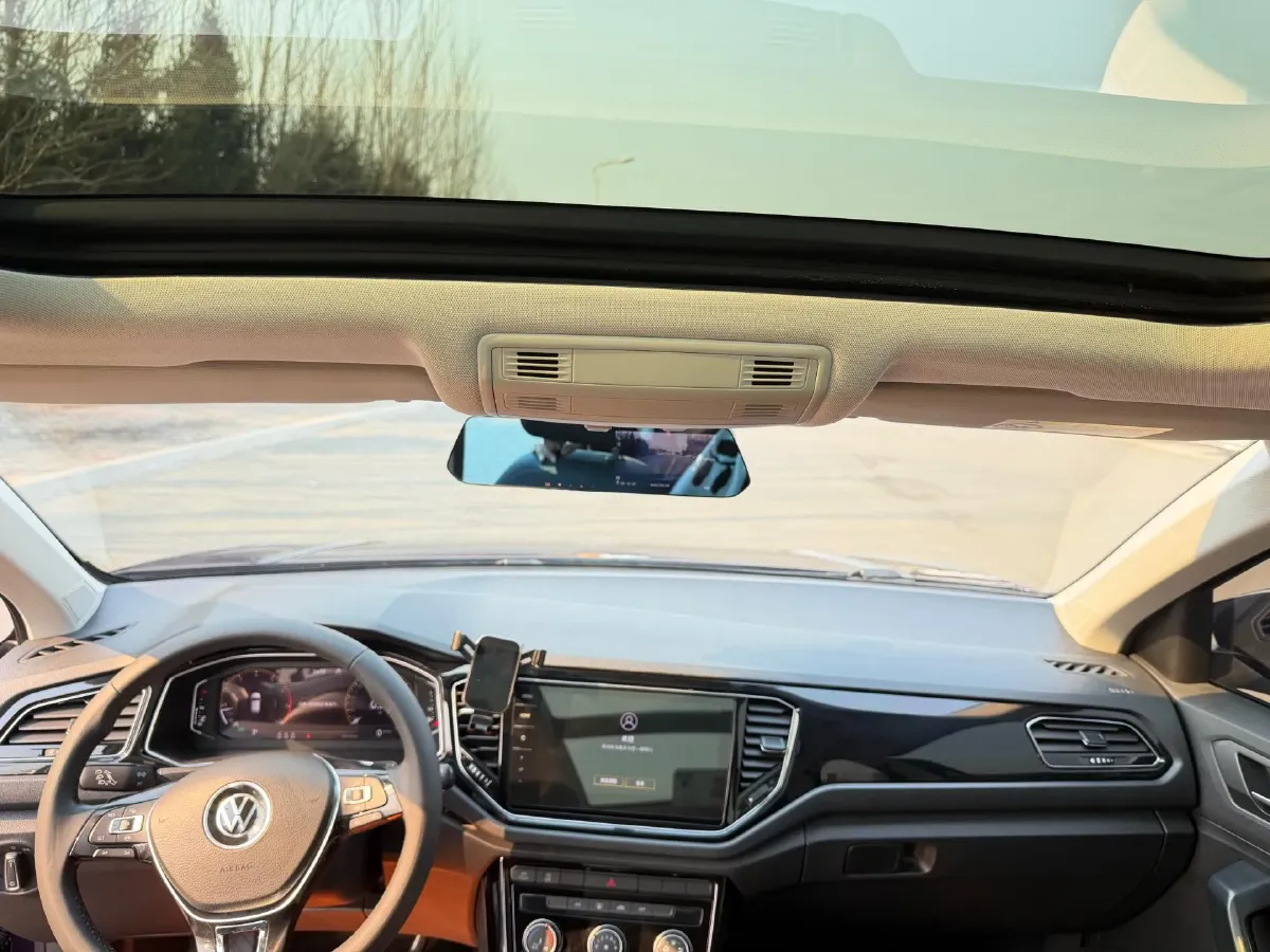 2022 Volkswagen T-Roc 1.4T 150HP L4 7DCT,autocango,china used car exporter,china ev exporter,chinese used car exporter,chinese used ev exporter