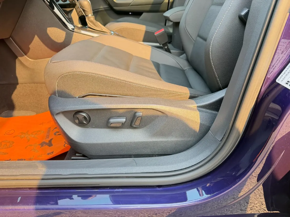 2022 Volkswagen T-Roc 1.4T 150HP L4 7DCT,autocango,china used car exporter,china ev exporter,chinese used car exporter,chinese used ev exporter