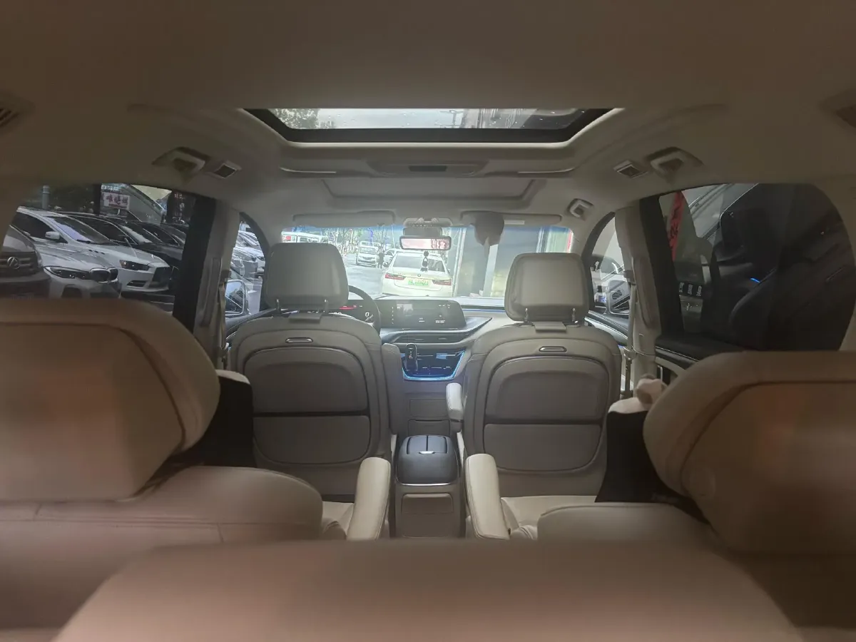 2023 Buick GL8 2.0T 237HP L4 9AT,autocango,china used car exporter,china ev exporter,chinese used car exporter,chinese used ev exporter