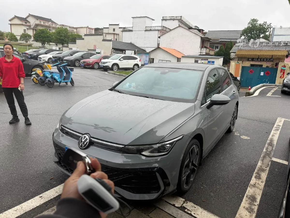 2025 Volkswagen Golf 1.5T 160HP L4 7DCT,autocango,china used car exporter,china ev exporter,chinese used car exporter,chinese used ev exporter