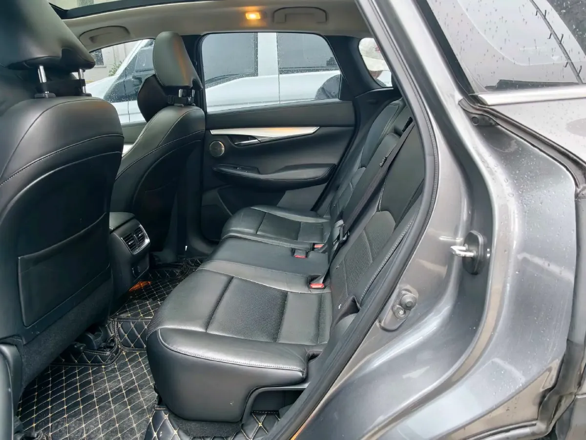 2018 Infiniti QX30 2.0T 211HP L4 7DCT,autocango,china used car exporter,china ev exporter,chinese used car exporter,chinese used ev exporter