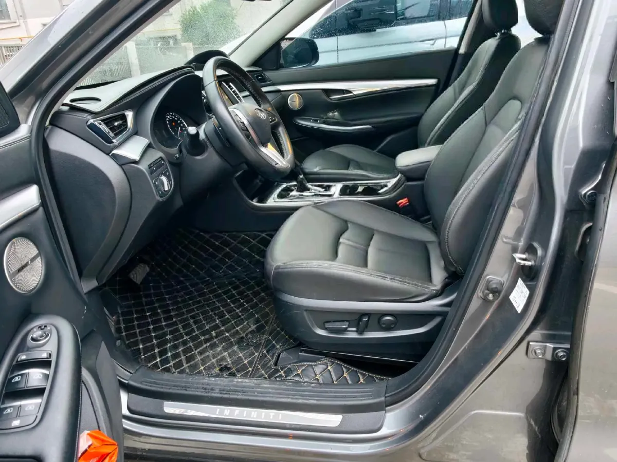 2018 Infiniti QX30 2.0T 211HP L4 7DCT,autocango,china used car exporter,china ev exporter,chinese used car exporter,chinese used ev exporter