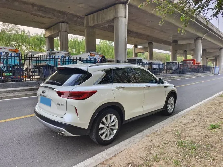 2018 Infiniti QX30 2.0T 211HP L4 7DCT,autocango,china used car exporter,china ev exporter,chinese used car exporter,chinese used ev exporter
