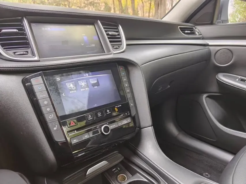 2018 Infiniti QX30 2.0T 211HP L4 7DCT,autocango,china used car exporter,china ev exporter,chinese used car exporter,chinese used ev exporter