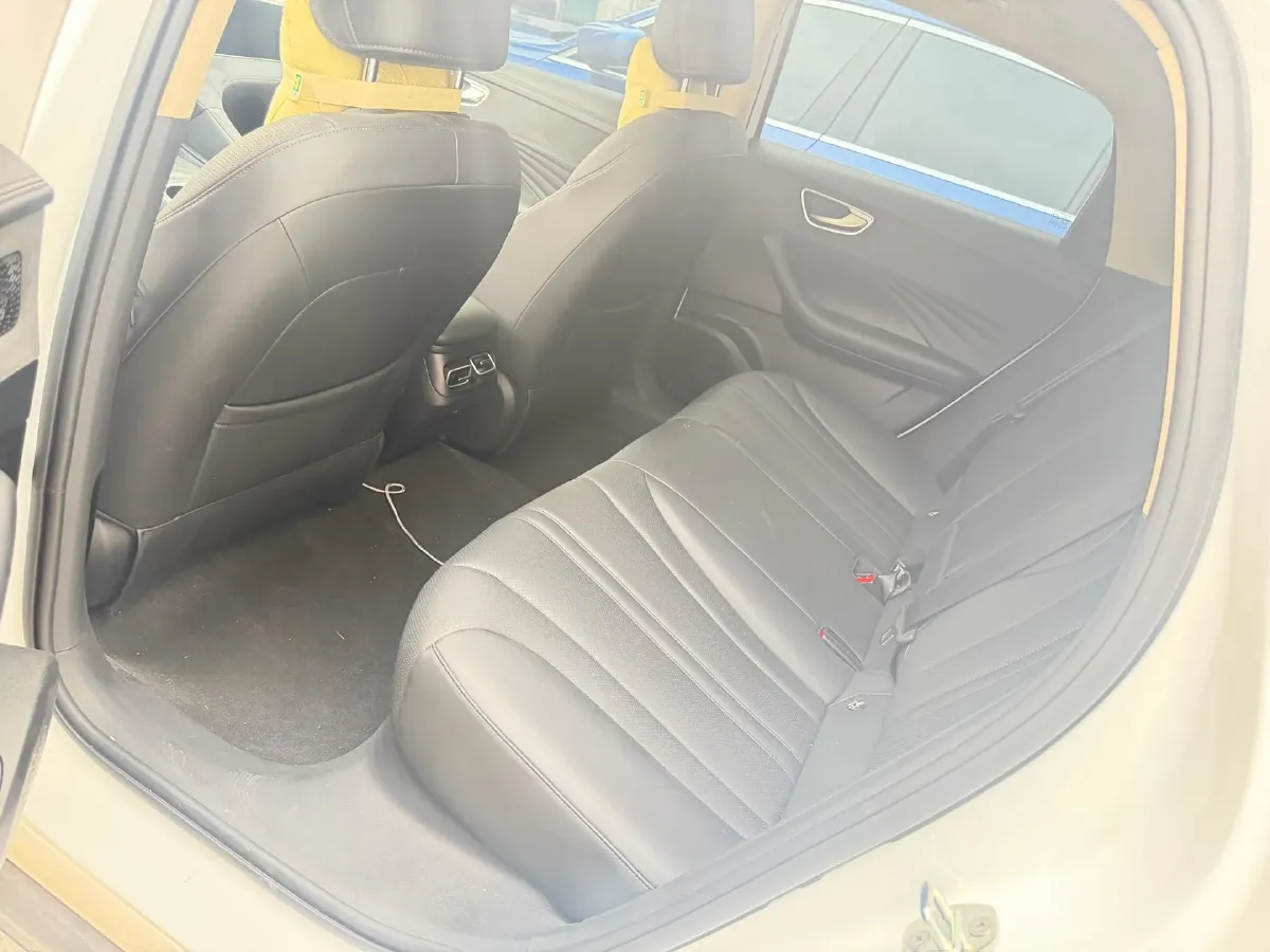 2025 Roewe D7 1.5L 112HP L4 1DHT PHEV 19.7KWH,autocango,china used car exporter,china ev exporter,chinese used car exporter,chinese used ev exporter