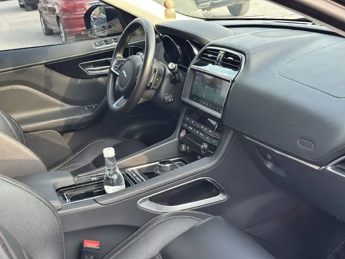 2020 Jaguar F-PACE 2.0T 250HP L4 8AT,autocango,china used car exporter,china ev exporter,chinese used car exporter,chinese used ev exporter