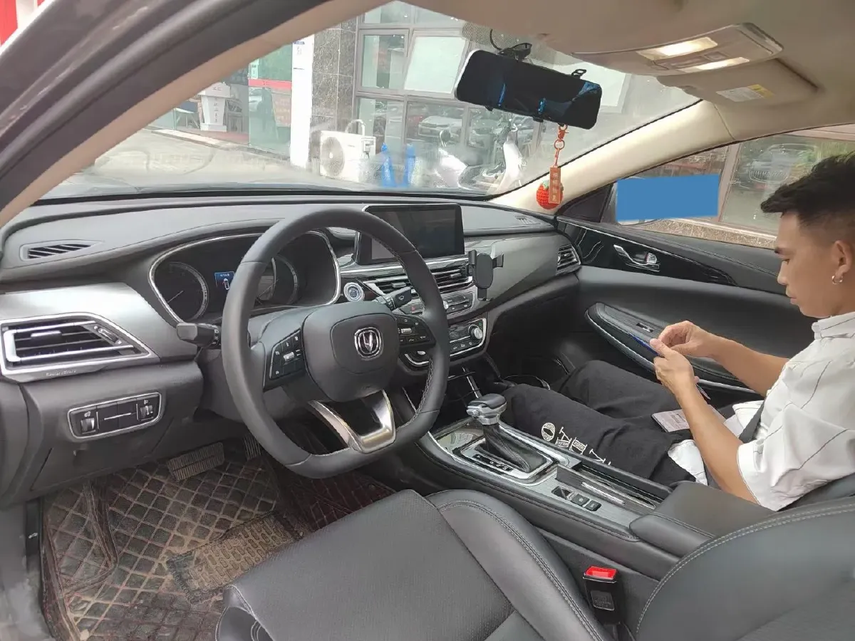 2021 ChangAn Raeton CC 1.5T 180HP L4 7DCT,autocango,china used car exporter,china ev exporter,chinese used car exporter,chinese used ev exporter