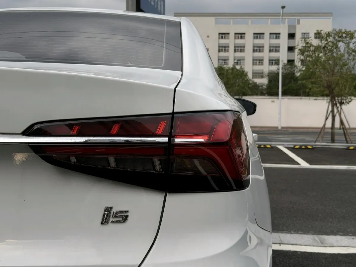 2021 Roewe i5 1.5L 120HP L4 5MT,autocango,china used car exporter,china ev exporter,chinese used car exporter,chinese used ev exporter