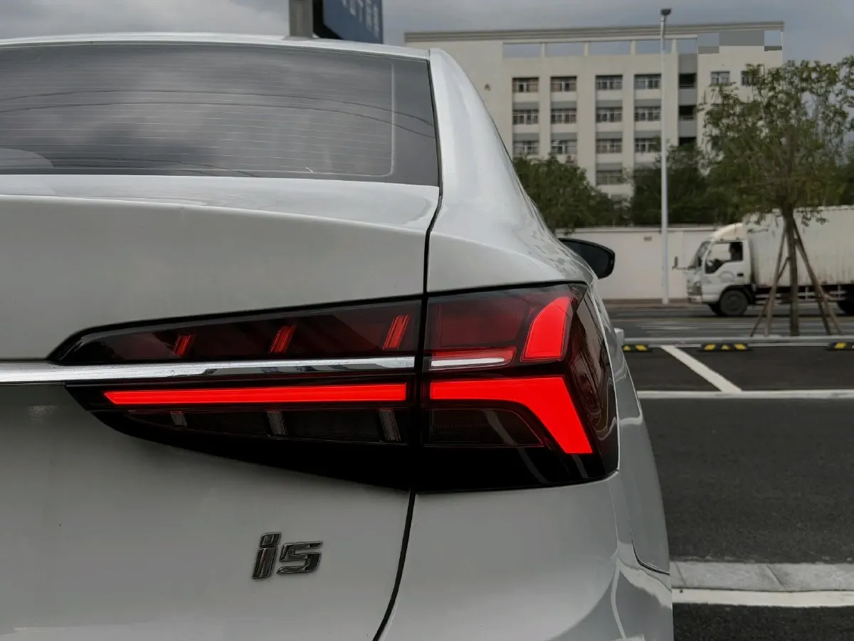 2021 Roewe i5 1.5L 120HP L4 5MT,autocango,china used car exporter,china ev exporter,chinese used car exporter,chinese used ev exporter