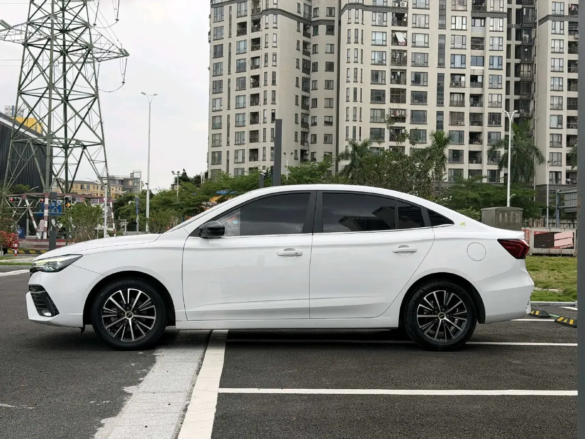 2021 Roewe i5 1.5L 120HP L4 5MT,autocango,china used car exporter,china ev exporter,chinese used car exporter,chinese used ev exporter