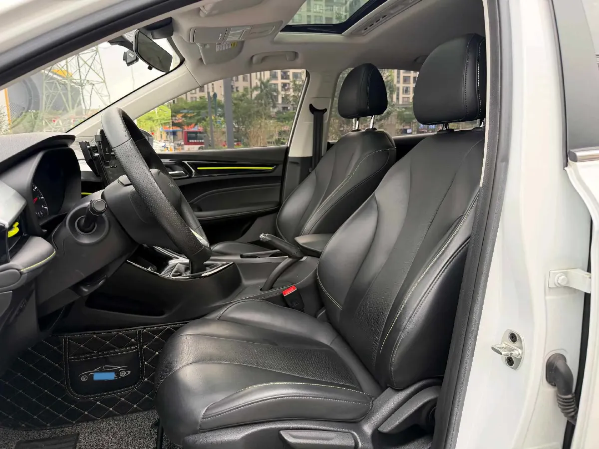 2021 Roewe i5 1.5L 120HP L4 5MT,autocango,china used car exporter,china ev exporter,chinese used car exporter,chinese used ev exporter