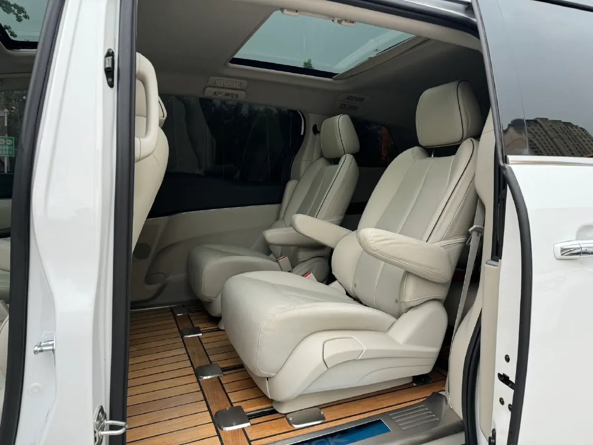 2021 Buick GL8 2.0T 237HP L4 9AT,autocango,china used car exporter,china ev exporter,chinese used car exporter,chinese used ev exporter