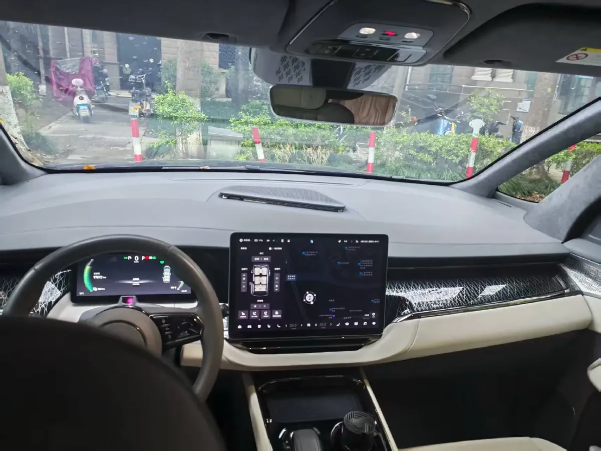 2022 Zeekr 009 BEV 116KWH,autocango,china used car exporter,china ev exporter,chinese used car exporter,chinese used ev exporter