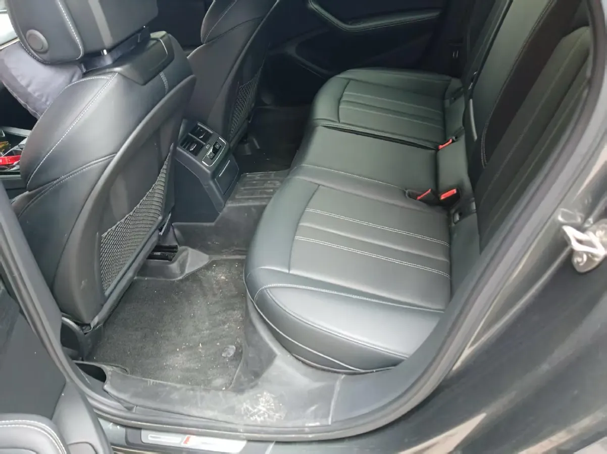 2024 Audi A4L 2.0T 190HP L4 7DCT,autocango,china used car exporter,china ev exporter,chinese used car exporter,chinese used ev exporter