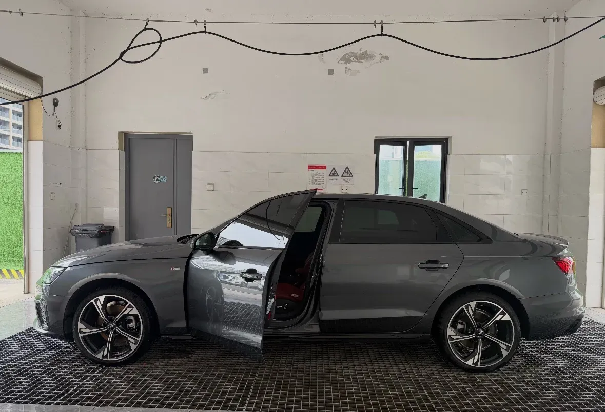 2024 Audi A4L 2.0T 190HP L4 7DCT,autocango,china used car exporter,china ev exporter,chinese used car exporter,chinese used ev exporter