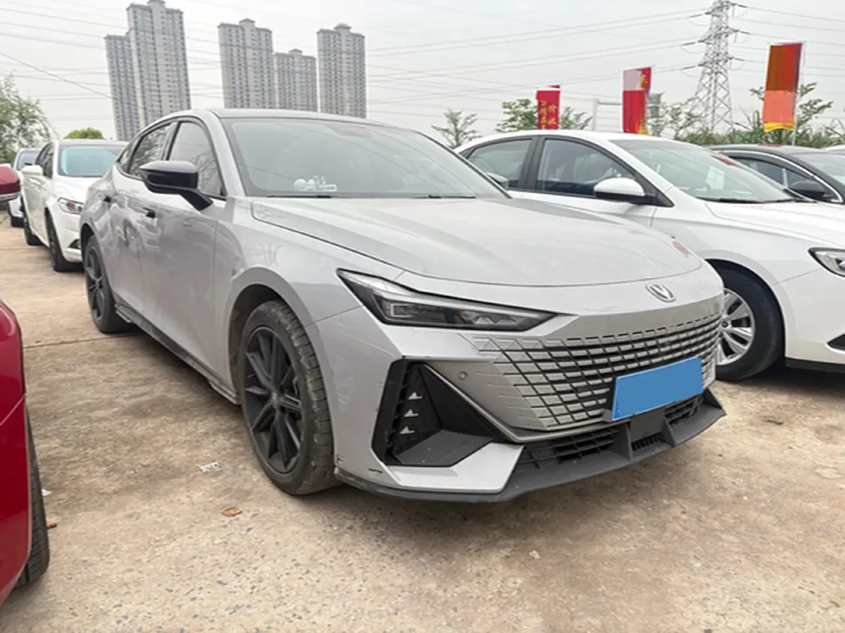 2022 ChangAn UNI-V 1.5T 188HP L4 7DCT,autocango,china used car exporter,china ev exporter,chinese used car exporter,chinese used ev exporter