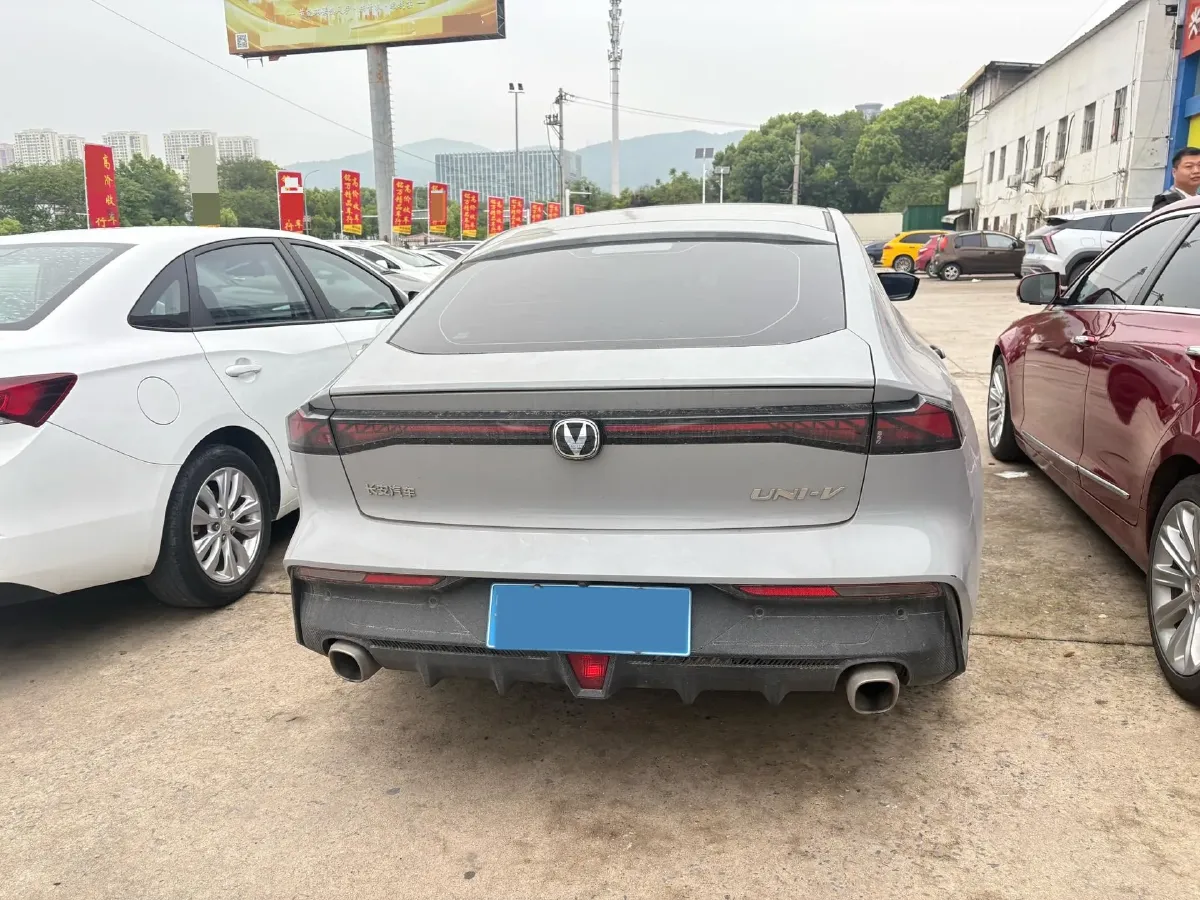 2022 ChangAn UNI-V 1.5T 188HP L4 7DCT,autocango,china used car exporter,china ev exporter,chinese used car exporter,chinese used ev exporter
