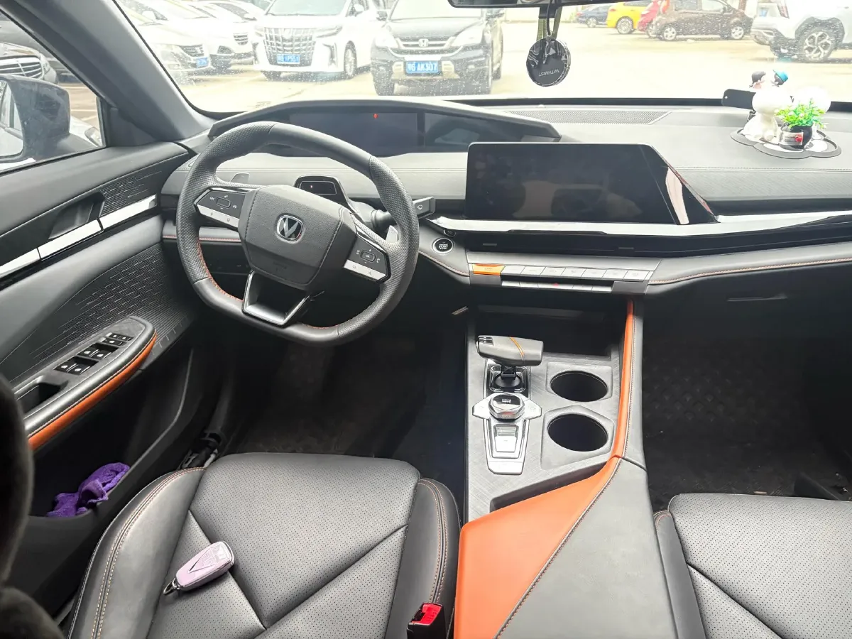 2022 ChangAn UNI-V 1.5T 188HP L4 7DCT,autocango,china used car exporter,china ev exporter,chinese used car exporter,chinese used ev exporter