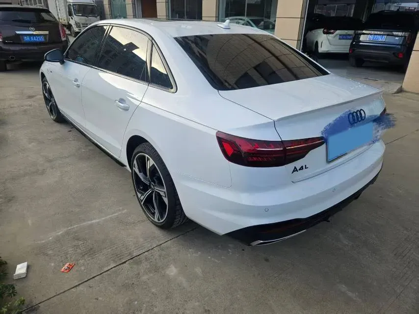 2025 Audi A4L 2.0T 190HP L4 7DCT,autocango,china used car exporter,china ev exporter,chinese used car exporter,chinese used ev exporter