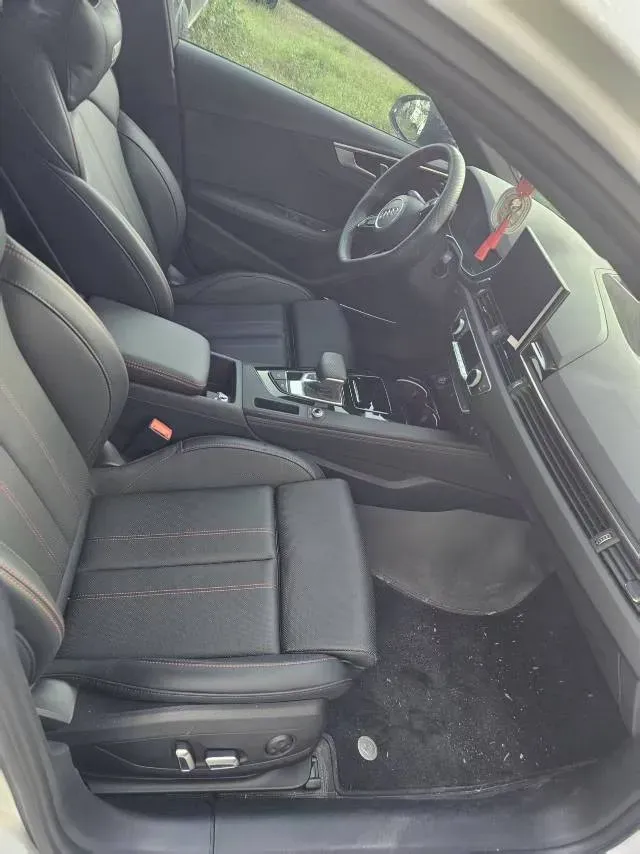 2025 Audi A4L 2.0T 190HP L4 7DCT,autocango,china used car exporter,china ev exporter,chinese used car exporter,chinese used ev exporter