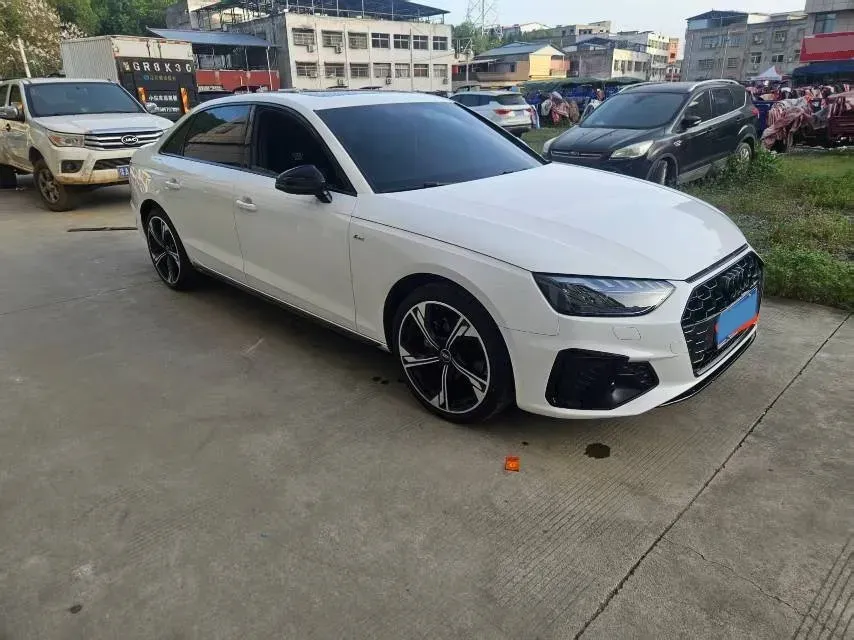 2025 Audi A4L 2.0T 190HP L4 7DCT,autocango,china used car exporter,china ev exporter,chinese used car exporter,chinese used ev exporter