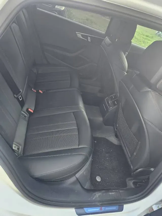 2025 Audi A4L 2.0T 190HP L4 7DCT,autocango,china used car exporter,china ev exporter,chinese used car exporter,chinese used ev exporter