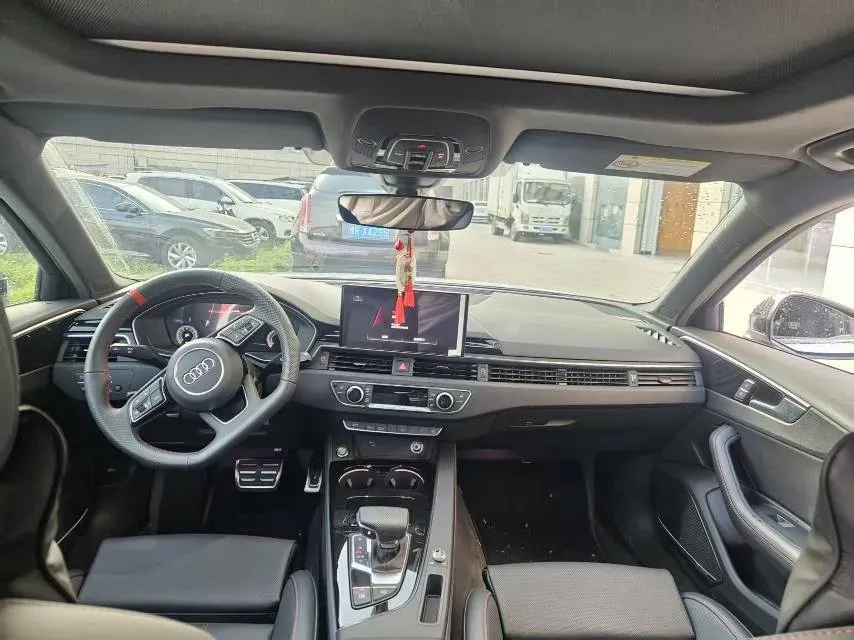 2025 Audi A4L 2.0T 190HP L4 7DCT,autocango,china used car exporter,china ev exporter,chinese used car exporter,chinese used ev exporter