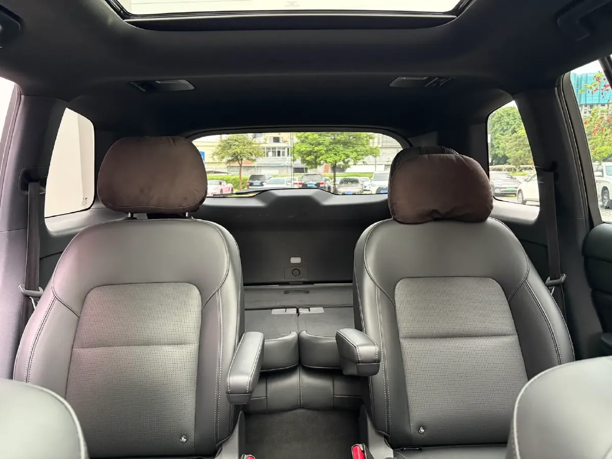 2021 Li ONE Range Extended 131HP REEV 40.5KWH,autocango,china used car exporter,china ev exporter,chinese used car exporter,chinese used ev exporter