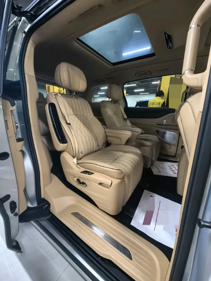 2022 Voyah Dream 1.5T 136HP L4 PHEV 25.57KWH,autocango,china used car exporter,china ev exporter,chinese used car exporter,chinese used ev exporter