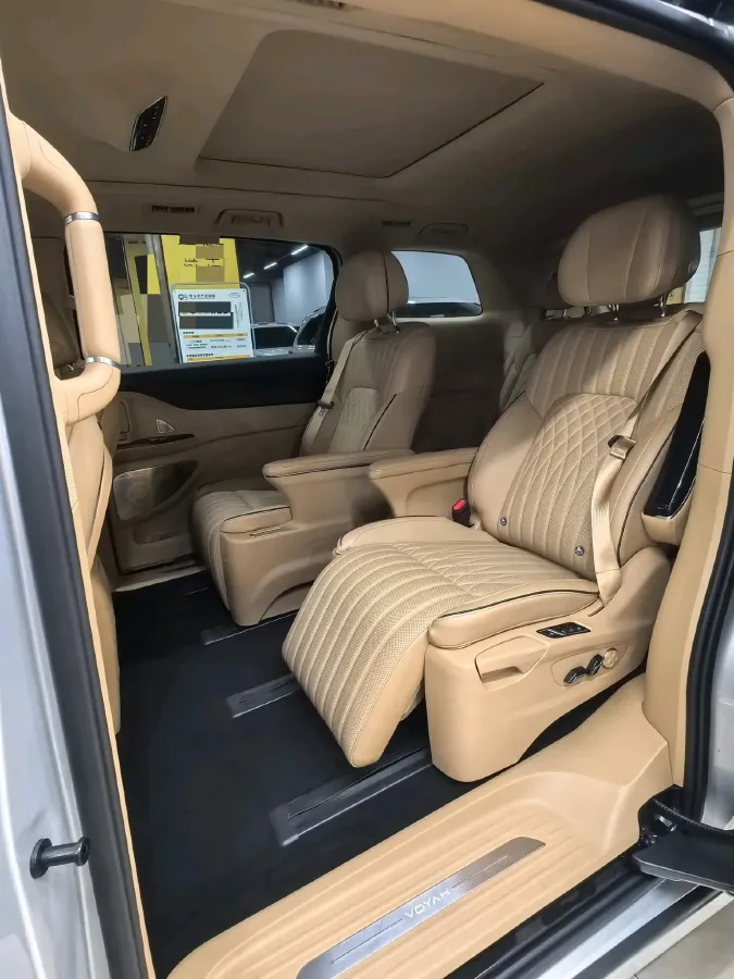 2022 Voyah Dream 1.5T 136HP L4 PHEV 25.57KWH,autocango,china used car exporter,china ev exporter,chinese used car exporter,chinese used ev exporter