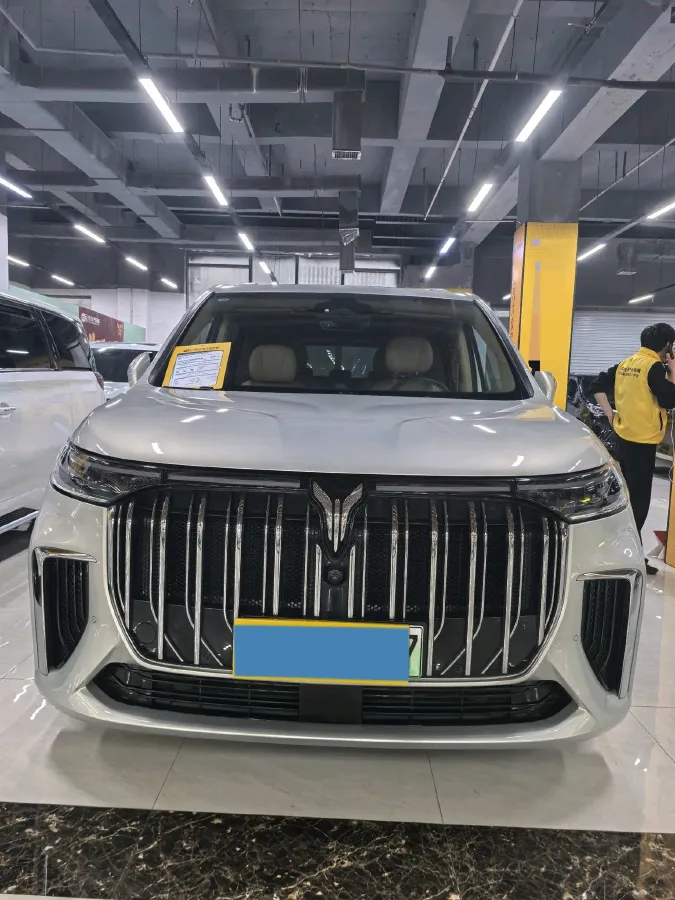 2022 Voyah Dream 1.5T 136HP L4 PHEV 25.57KWH,autocango,china used car exporter,china ev exporter,chinese used car exporter,chinese used ev exporter