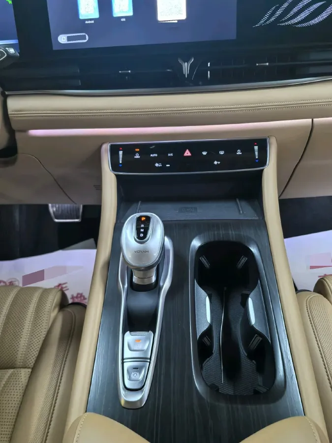 2022 Voyah Dream 1.5T 136HP L4 PHEV 25.57KWH,autocango,china used car exporter,china ev exporter,chinese used car exporter,chinese used ev exporter