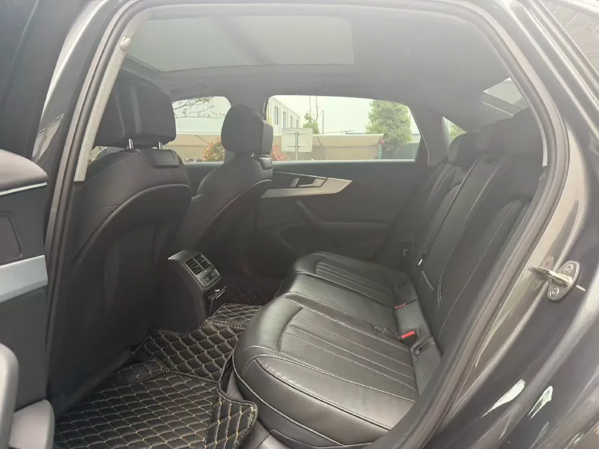 2023 Audi A4L 2.0T 190HP L4 7DCT,autocango,china used car exporter,china ev exporter,chinese used car exporter,chinese used ev exporter