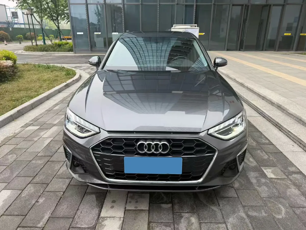 2023 Audi A4L 2.0T 190HP L4 7DCT,autocango,china used car exporter,china ev exporter,chinese used car exporter,chinese used ev exporter