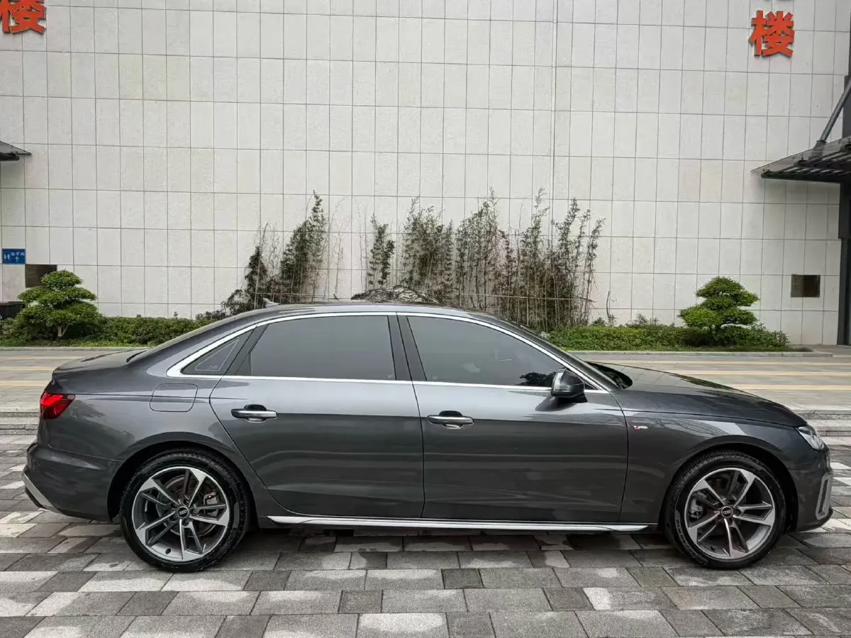 2023 Audi A4L 2.0T 190HP L4 7DCT,autocango,china used car exporter,china ev exporter,chinese used car exporter,chinese used ev exporter