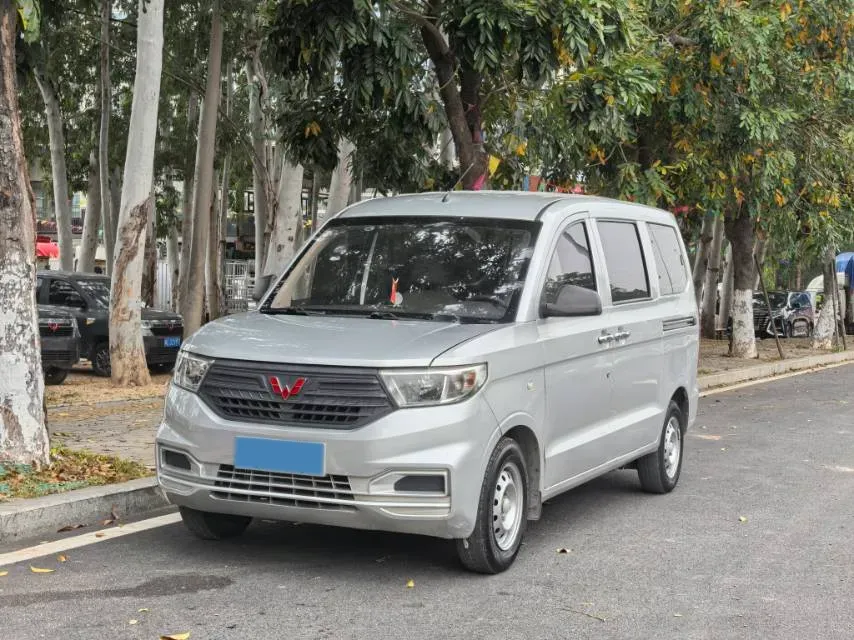 2019 WuLing HongGuang V 1.5L 99HP L4 6MT,autocango,china used car exporter,china ev exporter,chinese used car exporter,chinese used ev exporter