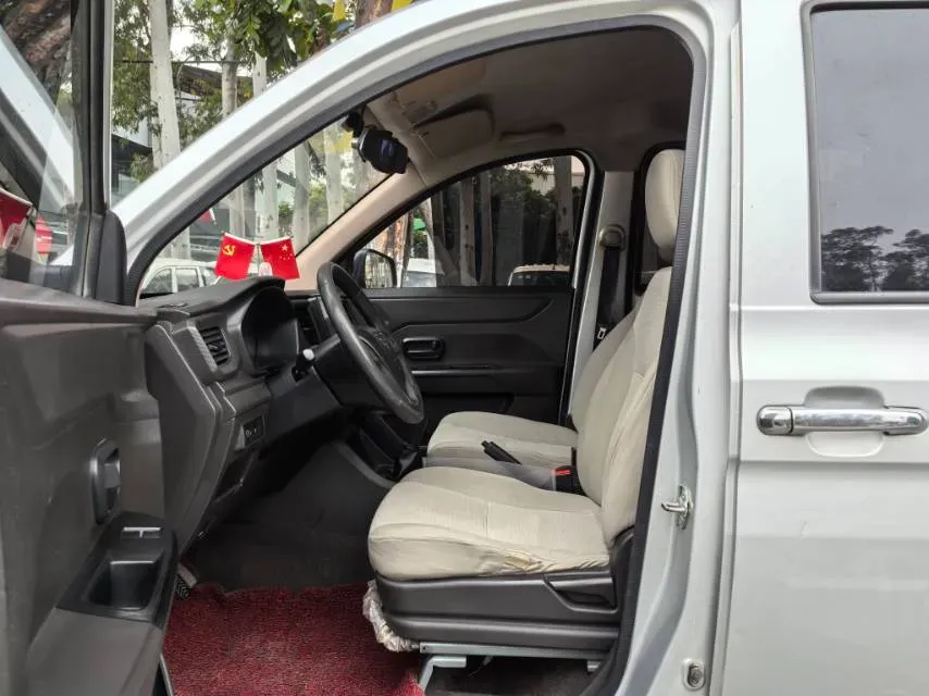 2019 WuLing HongGuang V 1.5L 99HP L4 6MT,autocango,china used car exporter,china ev exporter,chinese used car exporter,chinese used ev exporter