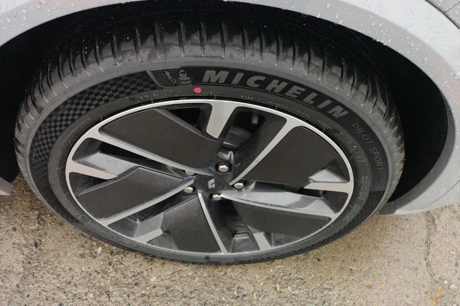 2025 Li L9 Range Extended 154HP REEV,autocango,china used car exporter,china ev exporter,chinese used car exporter,chinese used ev exporter