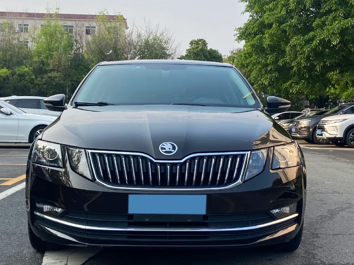 2018 Skoda Octavia 1.6L 110HP L4 6AT,autocango,china used car exporter,china ev exporter,chinese used car exporter,chinese used ev exporter
