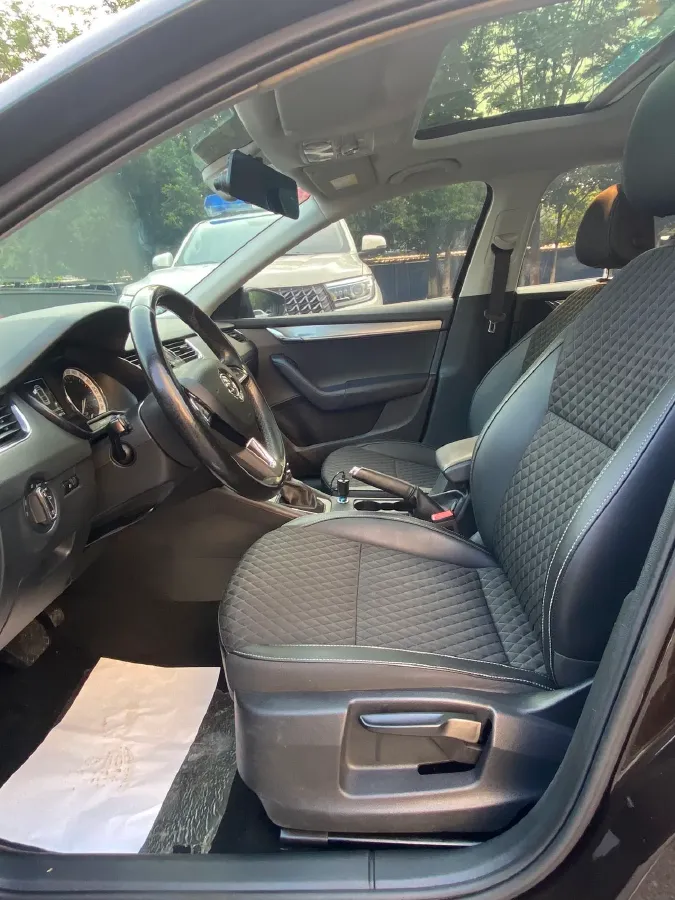 2018 Skoda Octavia 1.6L 110HP L4 6AT,autocango,china used car exporter,china ev exporter,chinese used car exporter,chinese used ev exporter