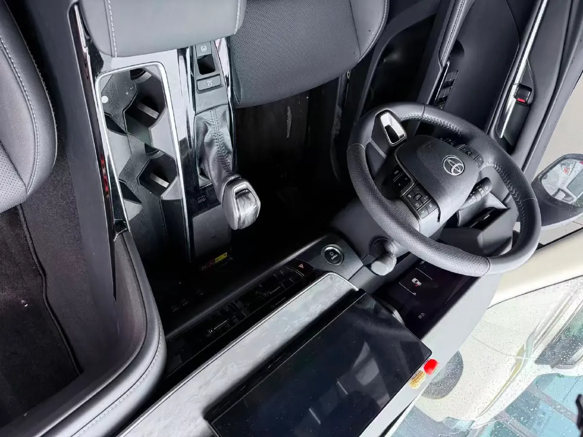 2024 Toyota Camry 2.0L 152HP L4 E-CVT Hybrid,autocango,china used car exporter,china ev exporter,chinese used car exporter,chinese used ev exporter