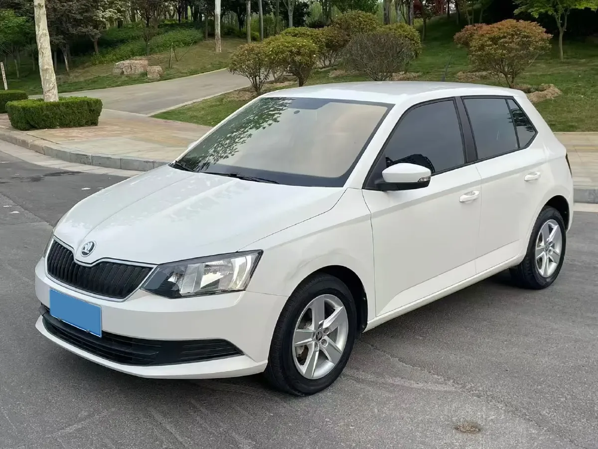 2017 Skoda Fabia 1.4L 90HP L4 6AT,autocango,china used car exporter,china ev exporter,chinese used car exporter,chinese used ev exporter