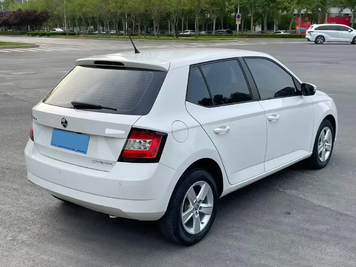 2017 Skoda Fabia 1.4L 90HP L4 6AT,autocango,china used car exporter,china ev exporter,chinese used car exporter,chinese used ev exporter