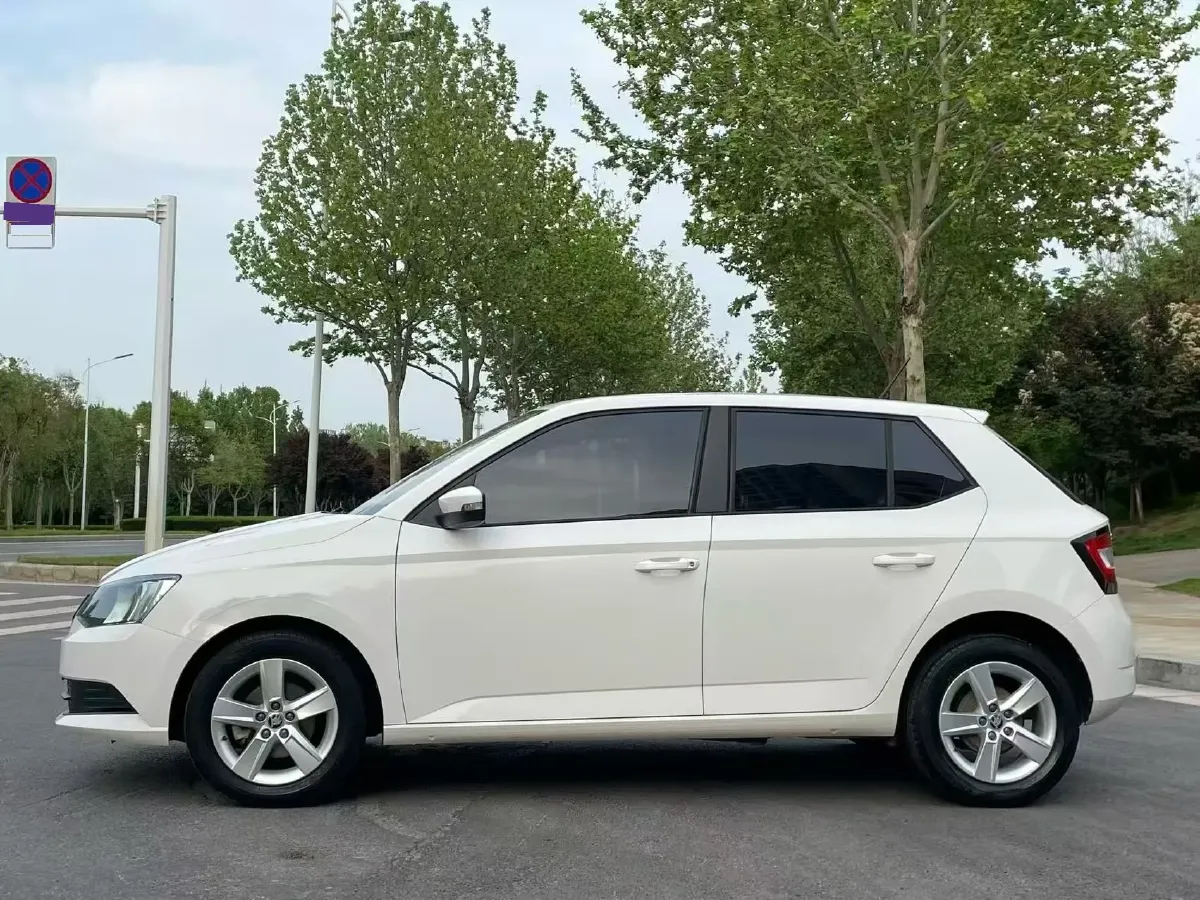 2017 Skoda Fabia 1.4L 90HP L4 6AT,autocango,china used car exporter,china ev exporter,chinese used car exporter,chinese used ev exporter