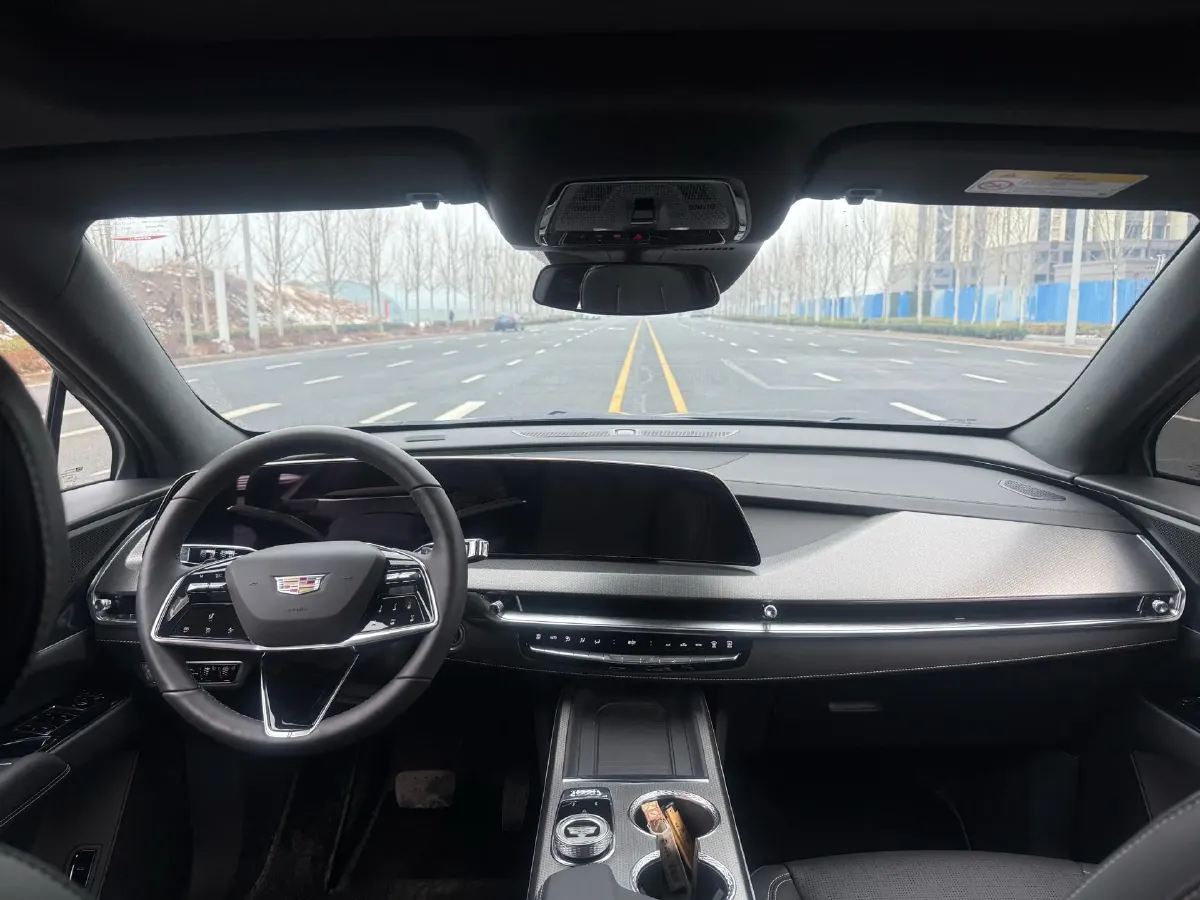 2025 Cadillac XT5 2.0T 237HP L4 9AT,autocango,china used car exporter,china ev exporter,chinese used car exporter,chinese used ev exporter