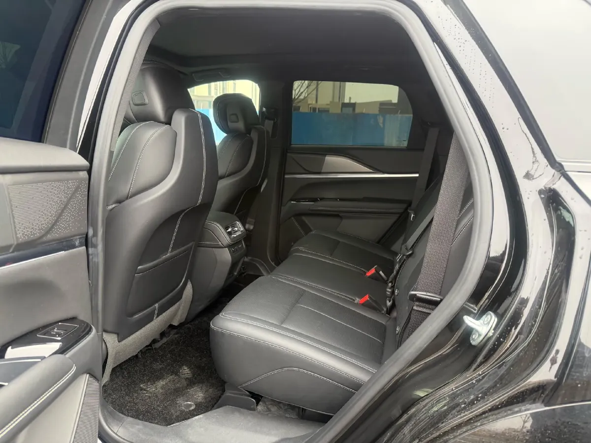 2025 Cadillac XT5 2.0T 237HP L4 9AT,autocango,china used car exporter,china ev exporter,chinese used car exporter,chinese used ev exporter