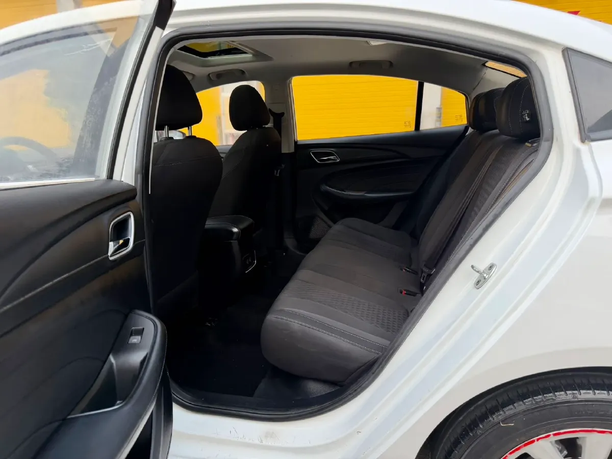 2019 Roewe i5 1.5L 120HP L4 CVT,autocango,china used car exporter,china ev exporter,chinese used car exporter,chinese used ev exporter