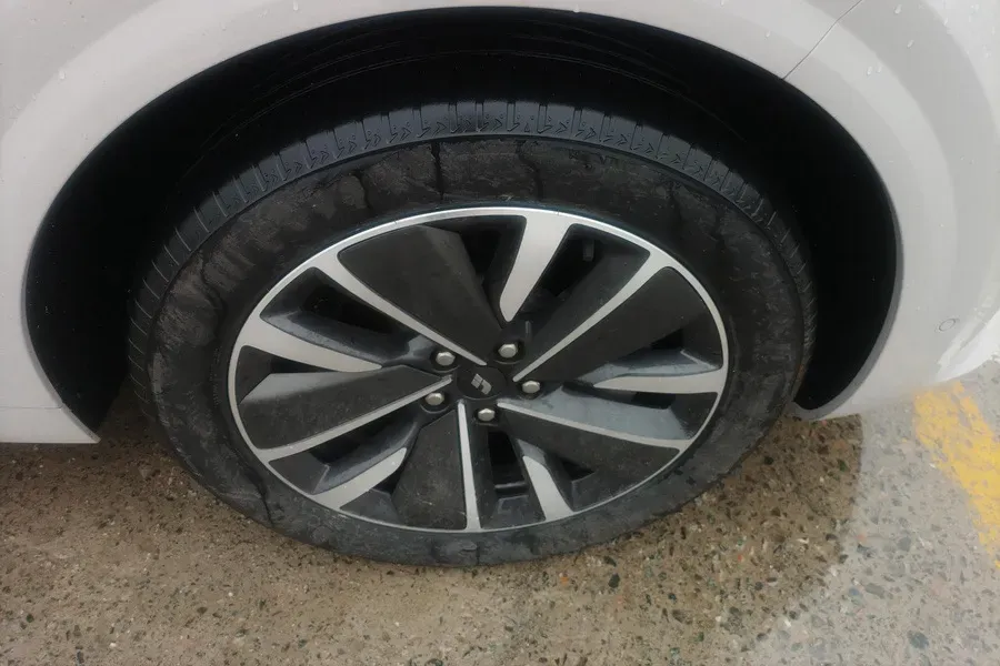 2025 Li L6 Range Extended 154HP L4 REEV,autocango,china used car exporter,china ev exporter,chinese used car exporter,chinese used ev exporter