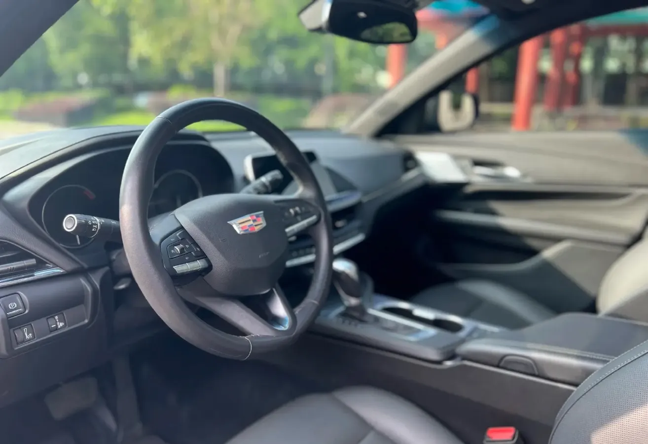 2021 Cadillac CT4 2.0T 237HP L4 8AT,autocango,china used car exporter,china ev exporter,chinese used car exporter,chinese used ev exporter