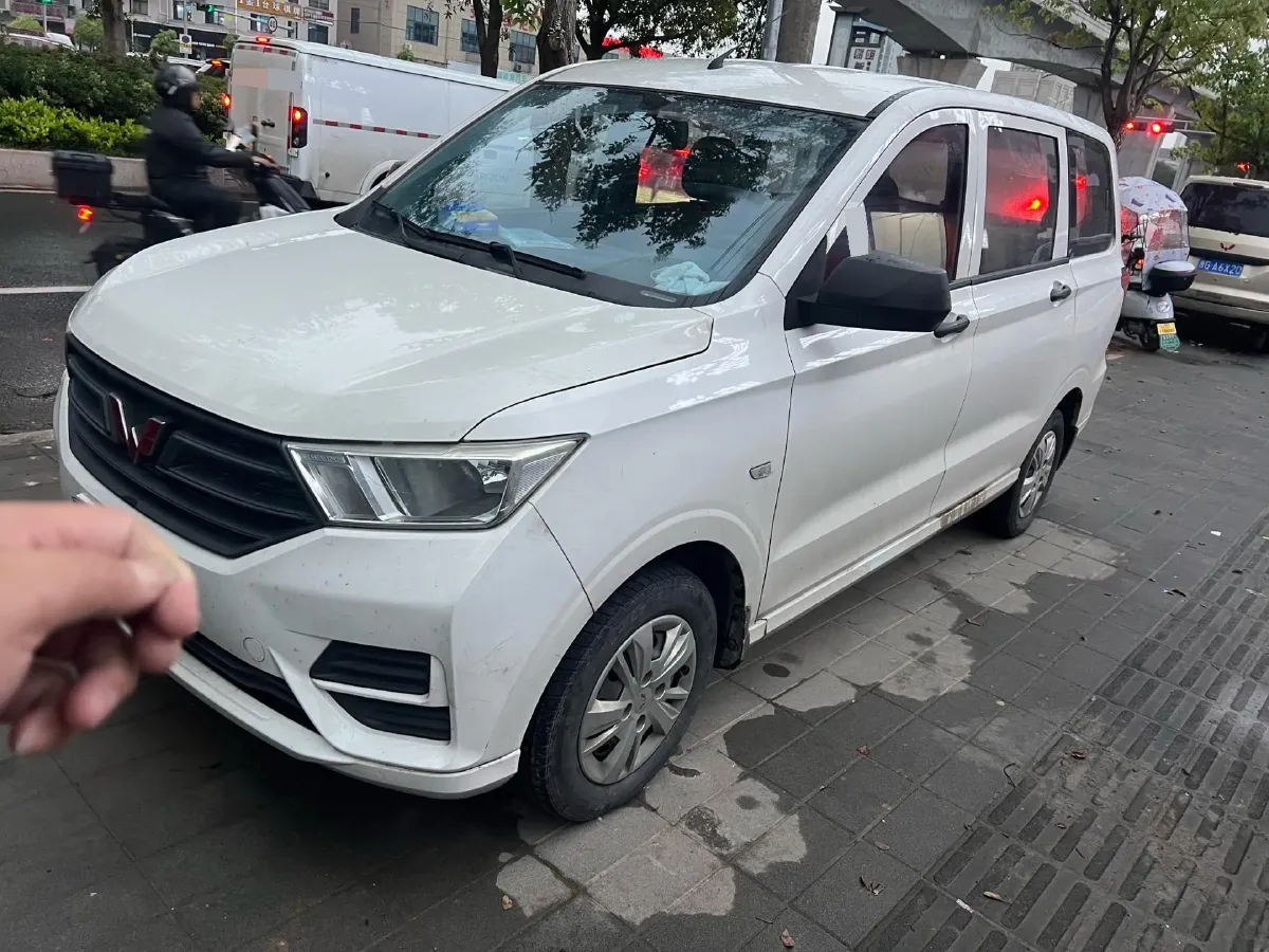 2019 WuLing HongGuang 1.5L 105HP L4 5MT,autocango,china used car exporter,china ev exporter,chinese used car exporter,chinese used ev exporter